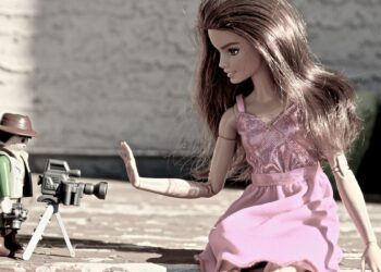 Barbie mit Paparazzi