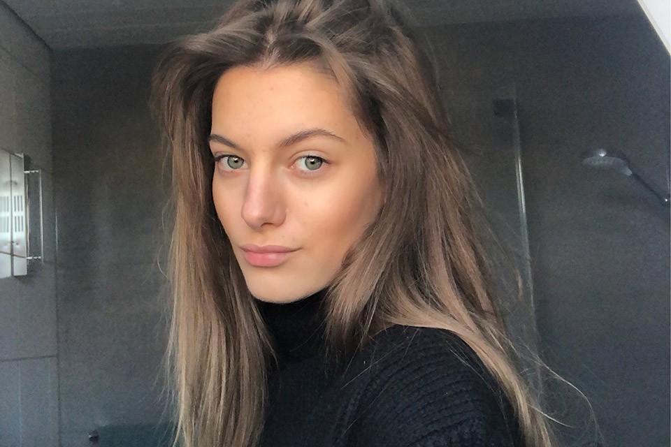 Derzeit findet der internationale Elite Model Look zuhause statt: Vor dem heimischen Bildschirm vollführt Lea als eine von 20 Kandidatinnen und Kandidaten ihre Aufgaben