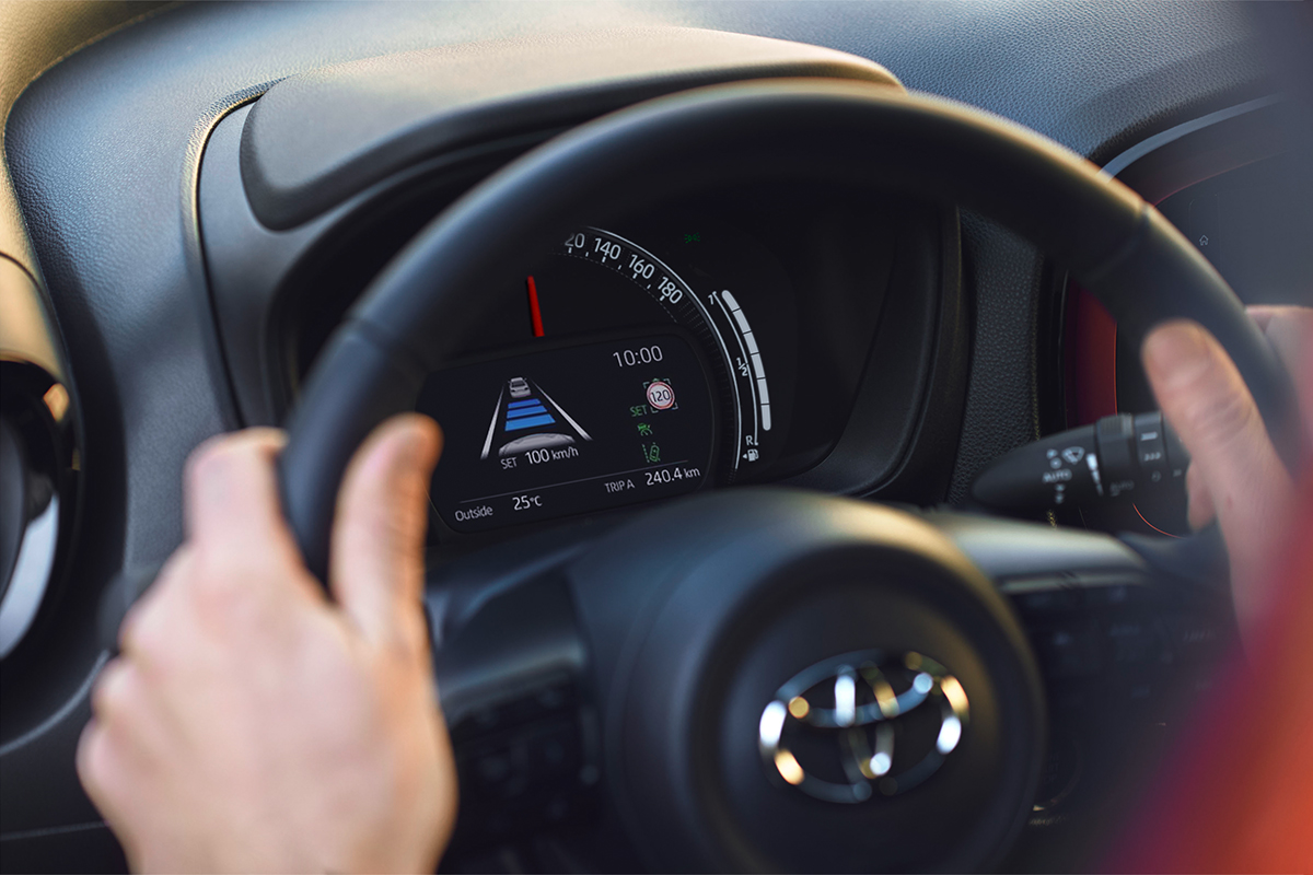 Toyota AYGO X 2022 HUB DCO 06 Chilli