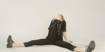 Editorial Blue Eyed Rebel Girl