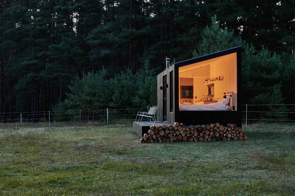 Raus bietet Tiny Houses in verschiedenen Standorten in Deutschland an.