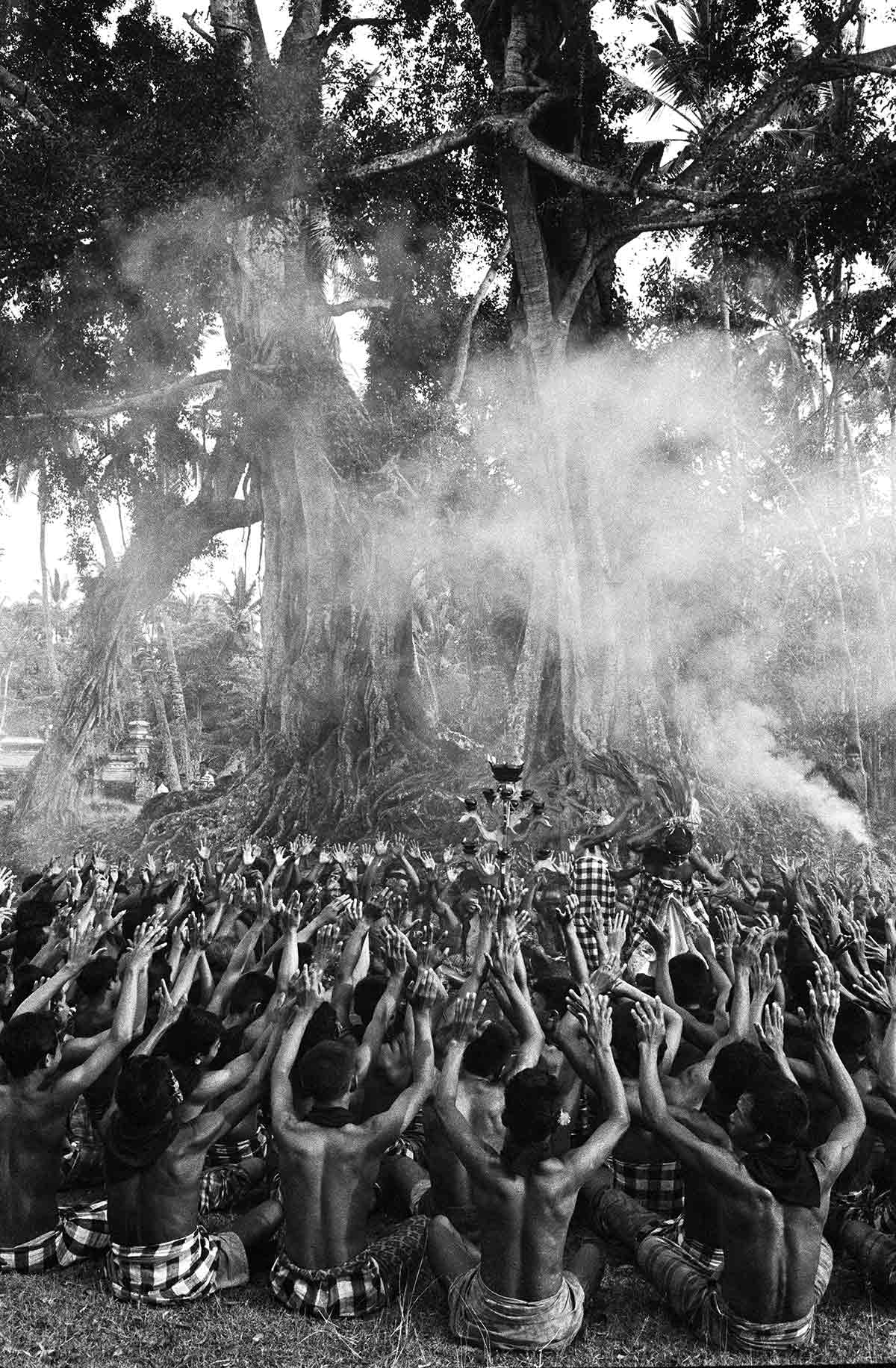 photo basel 2023
Thomas Hoepkers, Tänzer beim Ketjak-Tanz, Ubud, Bali, Indonesien, 1965