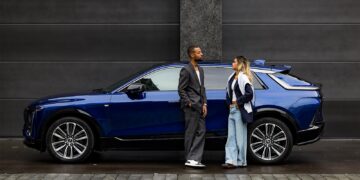 Influencer Check: Larissa und Joël Kiassumbua testen den neuen Cadillac LYRIQ Teaser