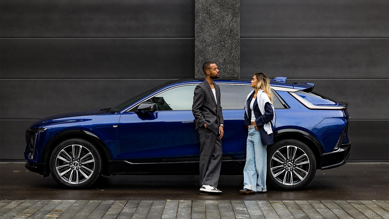 Influencer Check: Larissa und Joël Kiassumbua testen den neuen Cadillac LYRIQ Teaser
