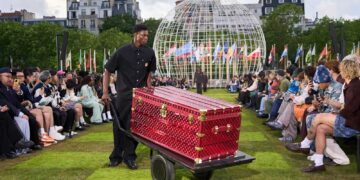 Pharrell Williams präsentiert die Louis Vuitton Herren Frühjahr/Sommer 2025 Kollektion