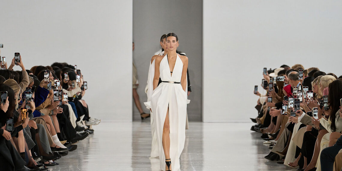 Max Mara Frühling/Sommer 2025: Mode trifft auf Wissenschaft